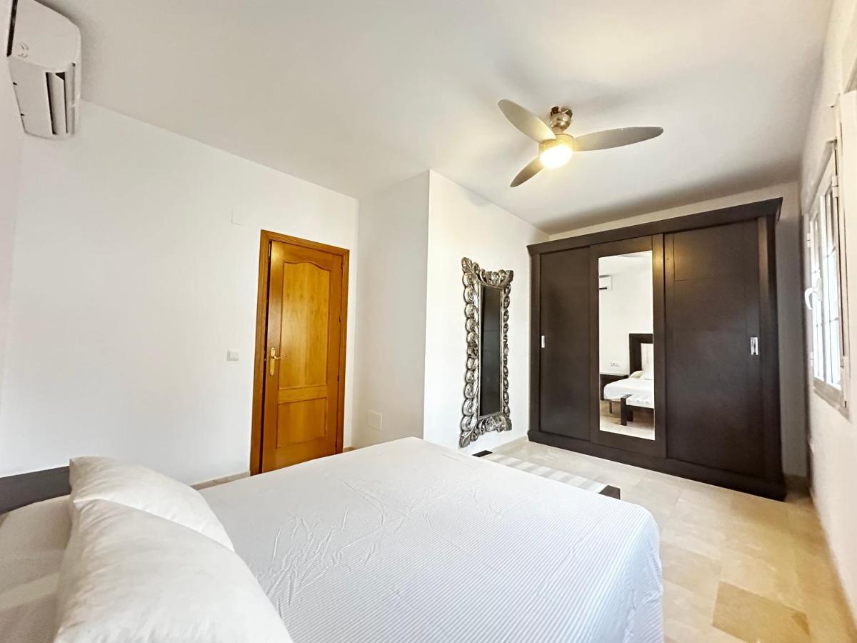 Taro Beach Home Малага Екстериор снимка
